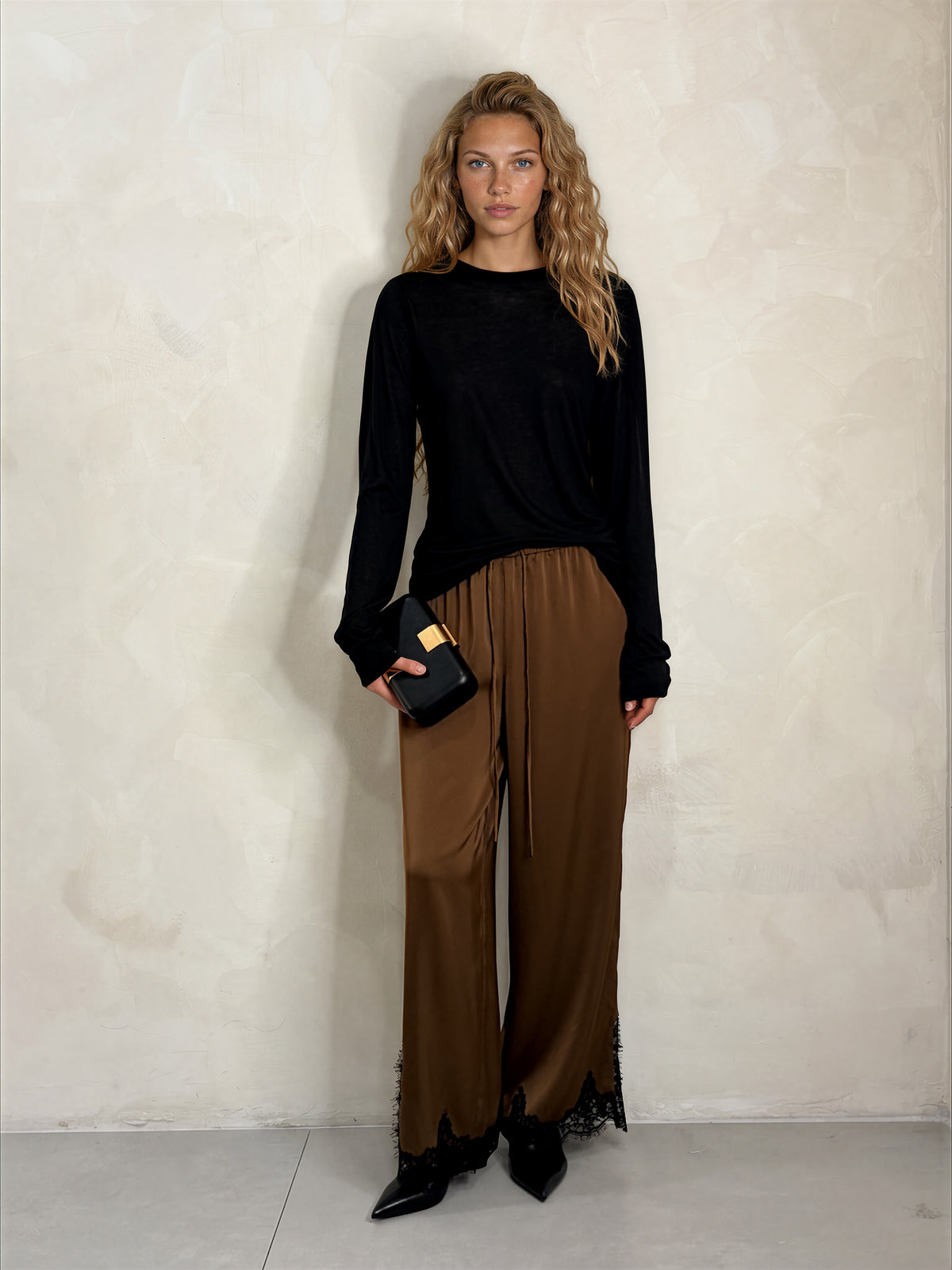 The Alannan Lace Contrast Pant